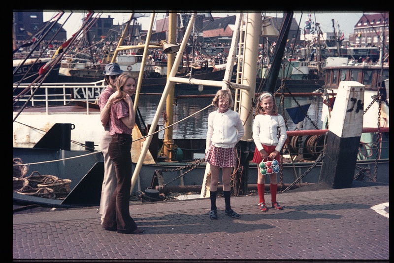 11.Scheveningen mei 1972 Walter,Petra,Brigitte,Marion.JPG